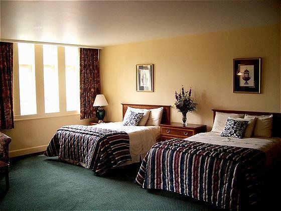 The Bertram Inn At Glenmoor Canton Room photo